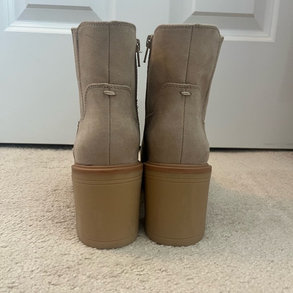 Universal Thread Platform Faux Suede Boots size 7 - Picture 4 of 5